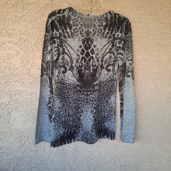 V neck long sleeve decorative sweater. Embellished with crystals and studs. - Picture 2 of 2